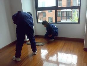 专业保洁服务，让您的家焕然一新